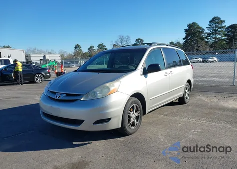 2010 Toyota Sienna Le z USA, uszkodzony, nr VIN 5TDKK4CC5AS304570